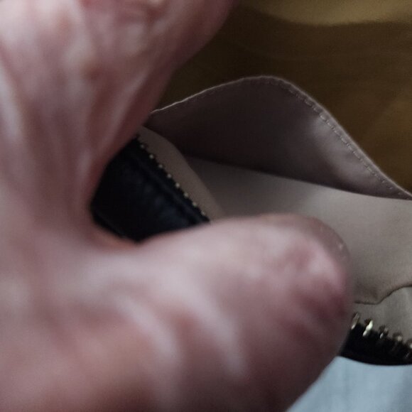 NEW COLEHAAN ESSENTIAL BLACK GRAIN LEATHER POUCH - Picture 3 of 6